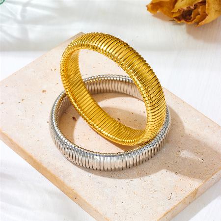 Simple Style Solid Color Stainless Steel 18K Gold Plated Bangle In Bulk