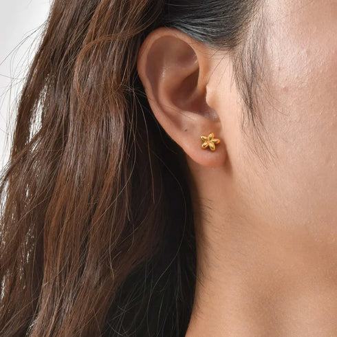 Sweet Miniature Stainless Steel Flower Earrings For Girls 18K Gold Plated Geometric Pattern Vacuum Electroplating Casual Style