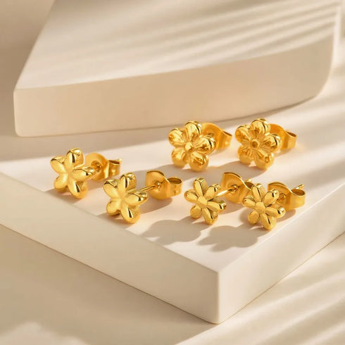 Sweet Miniature Stainless Steel Flower Earrings For Girls 18K Gold Plated Geometric Pattern Vacuum Electroplating Casual Style