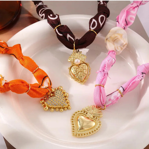 Fashionable Luxury Copper Embedded Zircon Heart Resin Print Fabric Necklace For Women Geometric Pattern Trendy Everyday Accessory